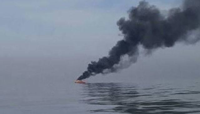 Kapal Nelayan Terbakar di Perairan Pulau Bintuna, 2 Orang Hilang