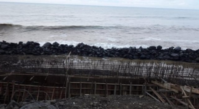 Pengamanan Pantai Tanah Rubuh, Manokwari yang bersumber dari APBN Rp 24 miliar. (Dok: istimewa)