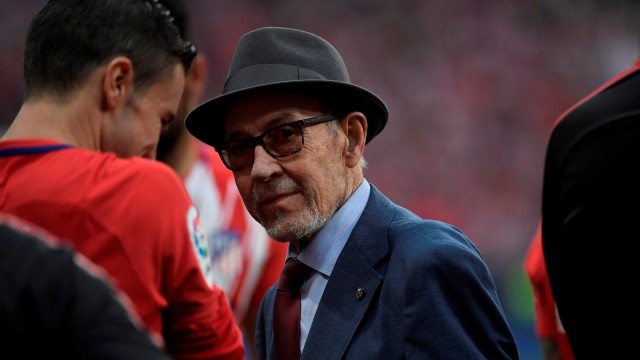 Pelatih yang menemukan Fernando Torres, Manuel Brinas. Foto: AFP/Gabriel Bouys