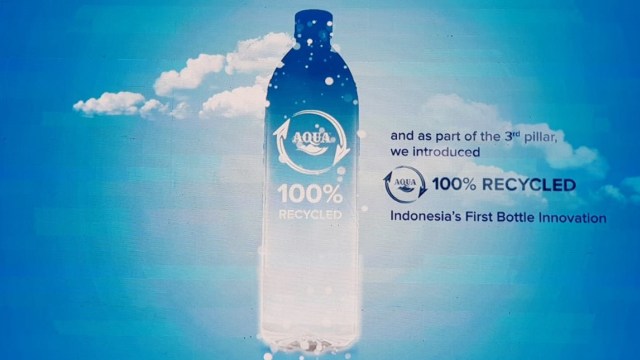 Kemasan Botol  Plastik 100 Recycle Diluncurkan Aqua  