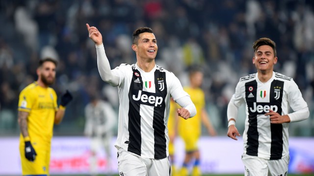Cristiano Ronaldo meerayakan gol Juventus ke gawang Frosinone. Foto: Massimo Pinca