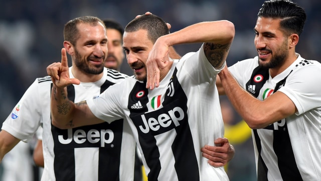 Leonardo Bonucci melakukan selebrasi setelah mencetak gol Juventus dalam laga menghadapi Frosinone. Foto: Massimo Pinca/Reuters