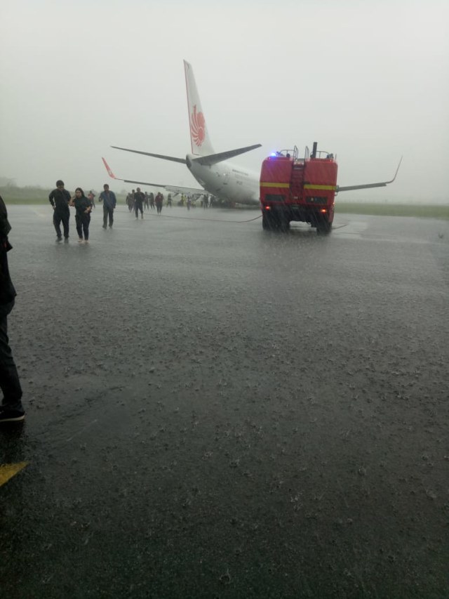 Lion Air Berhasil Dievakuasi, Bandara Supadio Dibuka Kembali | Kumparan.com