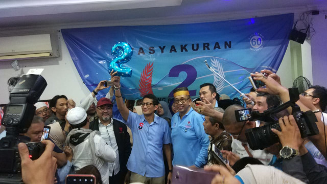 Sandi diacara syukuran lahirnya relawan Anies-Sandi bernama Cikajang 60 ASA Center di Jalan Cikajang, Kebayoran Baru, Jakarta Selatan, Sabtu (16/2 Foto: Adim Mugni/kumparan
