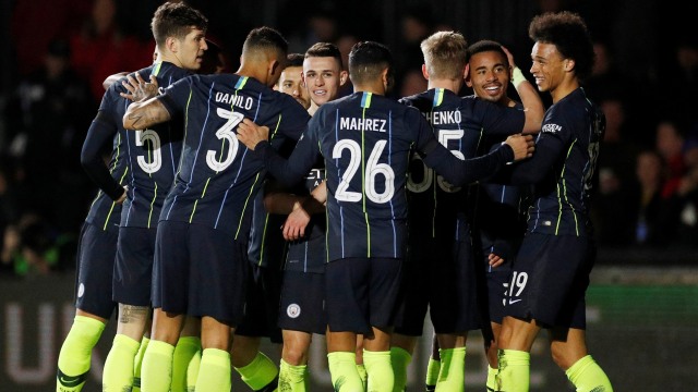 Para pemain Manchester City merayakan gol Lreoy Sane ke gawang Newport County. Foto: Reuters/John Sibley