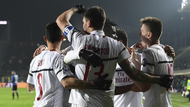 Para pemain AC Milan merayakan gol Krzysztof Piatek ke gawang Atalanta. Foto: AFP/Miguel Medina