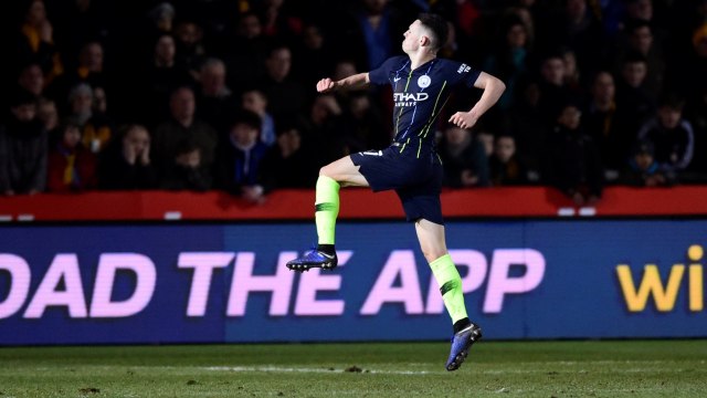 Pemain Manchester City, Phil Foden, merayakan golnya ke gawang Newport County. Foto: REUTERS/Rebecca Naden