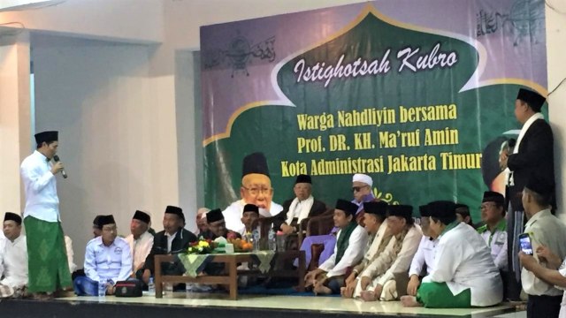 Calon wakil pressiden nomor urut 01, Ma’ruf Amin bersama Menpora,Imam Nahrawi menghadiri Istighotsah Kubro di GOR Setu Cipayung, Jakarta Timur. Foto: Fachrul Irwinsyah/kumparan