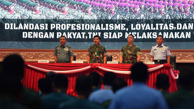 LIPSUS, Jenderal Pilpres, Panglima TNI Marsekal TNI Hadi Tjahjanto didampingi KASAD Jenderal TNI Andika Perkasa KASAL Laksamana TNI Siwi Sukma Adji dan KASAU Marsekal TNI Yuyu Sutisna