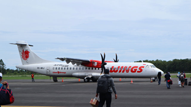 Wings Air ATR72-600 di Bandara Bua, Palopo