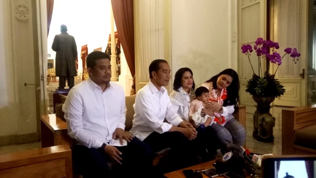 Konpres Joko Widodo bersama keluarga di Istana Merdeka. Foto: Fahrian Saleh/kumparan