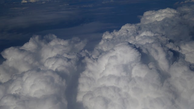 Ilustrasi awan. Foto: Aditia Noviansyah/kumparan