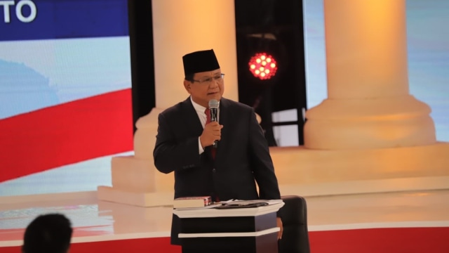 Capres no urut 02 Prabowo Subianto mengikuti Debat Kedua Capres 2019 di Hotel Sultan, Jakarta, Minggu, (17/2). Foto: Jamal Ramadhan/kumparan
