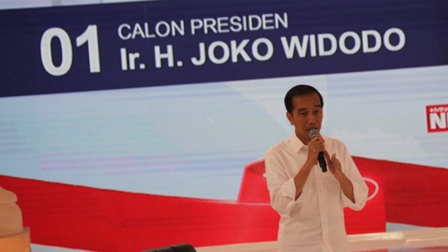 Capres no urut 01 Joko Widodo mengikuti Debat Kedua Capres 2019 di Hotel Sultan, Jakarta, Minggu, (17/2). Foto: Jamal Ramadhan/kumparan