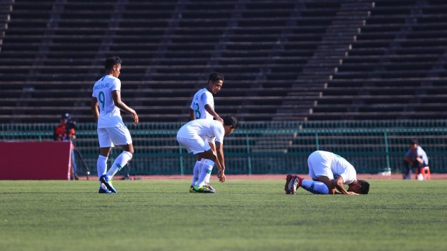 Selebrasi gol Rachmat Irianto (kanan) setalah berhasil menyamakan kedudukan 1-1 saat melawan timnas Myanmar pada babak pertama di AFF u22 di Kamboja. Foto: Aditia Noviansyah/kumparan