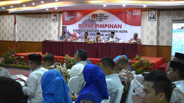 Rapat Pimpinan KIP Aceh dan KIP Kabupaten/Kota di Banda Aceh. Foto: Adi Warsidi 
