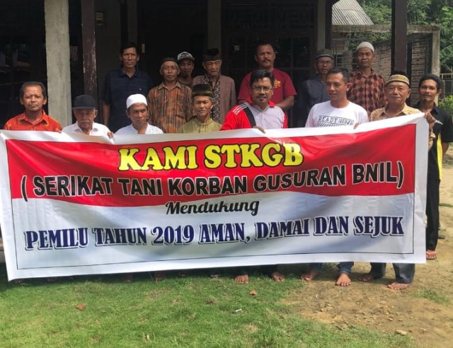 Ket foto : Deklarasi Pemilu Damai 2019 oleh Kelompok STKGB (Serikat Tani Korban Gusuran BNIL) Kabupaten Tulang Bawang | Foto : Ist.