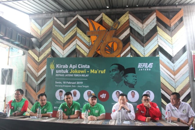 Konferensi Pers Kirab Api Cinta Untu Jokowi-Ma'ruf di Solo, Jawa Tengah. (Foto : Tara Wahyu NV)