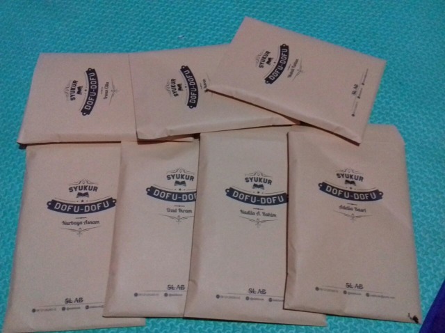 Hasil produksi buku catatan (notebook). Mereka memproduksi di rumah sendiri dengan alat-alat seperti laptop, mesin cetak, dan lainnya. Foto Doc: Zabillah