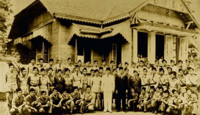Kunjungan Presiden Soekarno ke Kabupaten Bireuen, Aceh, 1949. Foto: Ist 