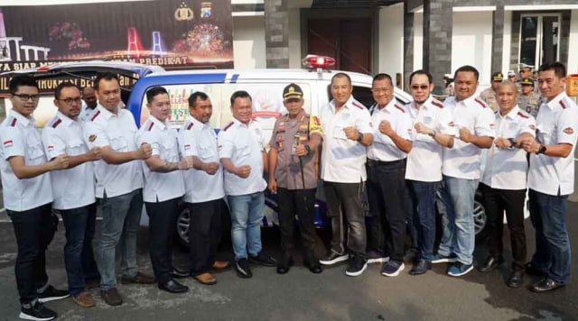 Serah terima bantuan mobil Ambulans pada Polrestabes Surabaya