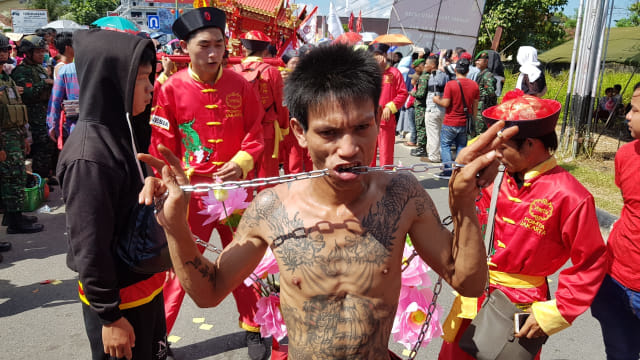 Cap Go Meh Singkawang, Dari Ritual Tolak Bala Jadi Objek Wisata (2403)