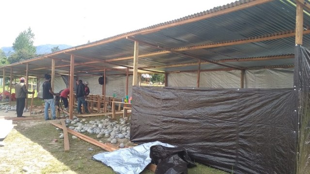 Sekolah darurat anak-anak Nduga di Wamena, Kabupaten Jayawijaya. (BumiPapua.com/Stefanus) 