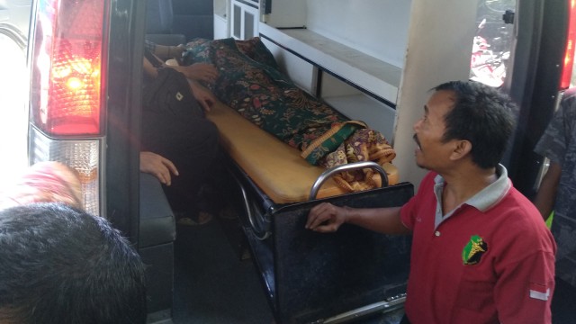 Jenazah Robby Alhalim korban pengeroyokan rekan-rekannya di Pondok Pesantren Nurul Ikhlas. (Irwanda/langkan.id)