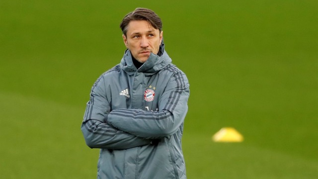 Niko Kovac memimpin sesi latihan Bayern Muenchen jelang laga kontra Liverpool. Foto: Reuters/Lee Smith