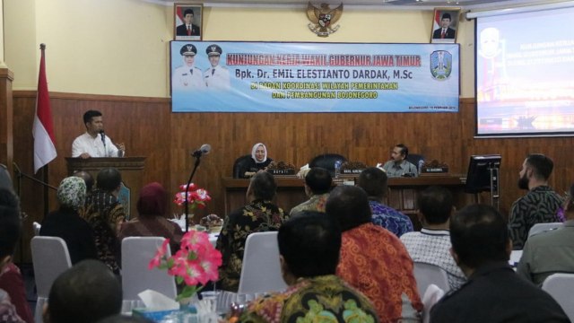 Wakil Gubernur Jawa Timur, Dr Emil Elestianto Dardak MSc, saat memberikan sambutan dalam kunjungan kerja di Kabupaten Bojonegoro. Selasa (19/02/2019)