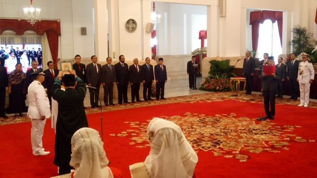 Suasana pelantikan Gubernur dan Wagub Riau, Syamsuar dan Edy Natar Nasution di Istana Negara. Foto: Fahrian Saleh/kumparan