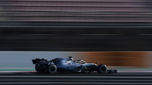 Lewis Hamilton di tes pramusim Barcelona. Foto: LLUIS GENE / AFP