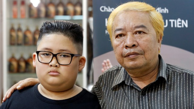 Cukur rambut gratis ala Trump dan Kim Jong-un di Vietnam Foto: REUTERS/Kham
