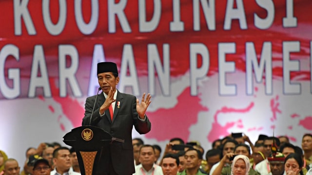 Presiden Joko Widodo memberikan pidato dalam acara Rakornas Penyelenggaraan Pemerintahan Desa 2019 di Jakarta. Foto: Antara/Akbar Nugroho Gumay