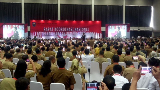 Presiden Jokowi hadir di acara Rakornas Penyelenggaraan Pemerintah Desa di Ancol, Jakarta, Rabu (20/2). Foto: Fahrian Saleh/kumparan