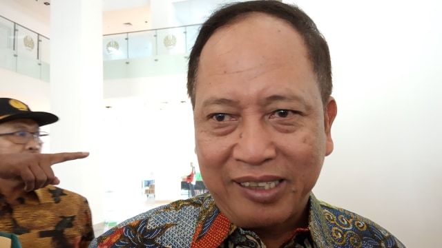 Menteri Ristek dan Dikti Mohammad Nasir, saat ditemui di Universitas Negeri Surabaya, Surabaya, Rabu (20/2). Foto: Yuana Fatwalloh/kumparan