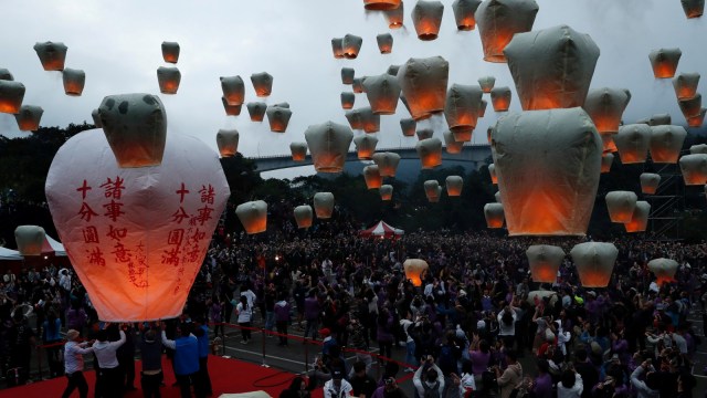 Perayaan Cap Go Meh di Taiwan. Foto: REUTERS/Tyrone Siu