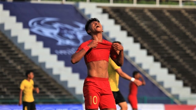 Pemain Timnas U-22 Indonesia, Osvaldo Ardiles Haay saat gagal mencetak gol ke gawang Timnas U-22. Foto: Aditia Noviansyah/kumparan
