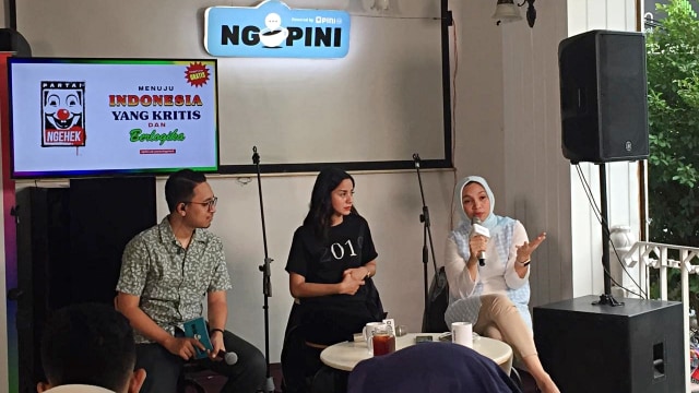 Caleg PDIP Kirana Larasati dan Caleg PAN Hanum Rais dalam acara diskusi 'Jangan Alergi dengan Politik'. Foto: Efira Tamara/kumparan