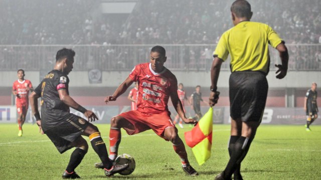 Pemain Borneo FC Renan Da Silva (kedua kiri) pada sebuah pertandingan. Foto: ANTARA FOTO/Andreas Fitri Atmoko
