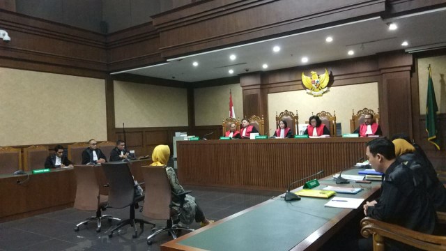 Direktur Utama PT Pertamina, Galaila Karen Kardinah alias Karen Agustiawan di Pengadilan Tipikor