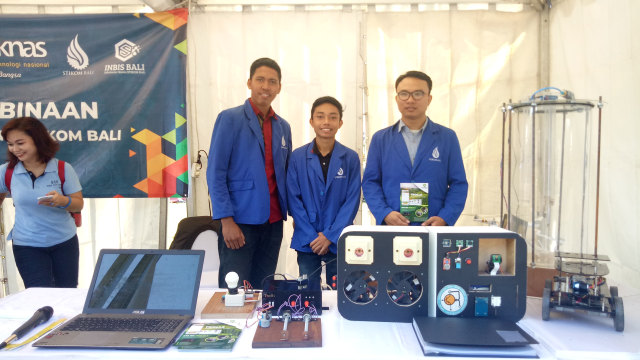 Mahasiswa Stikom Bali pembuat aplikasi TROLLS. Foto: Denita BR Matondang/Kumparan