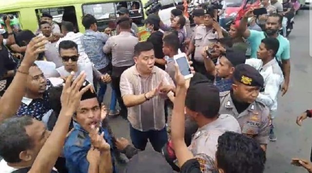 Aksi Mahasiswa di Gong Perdamaian Ricuh, 3 Pendemo ditahan (21/1)