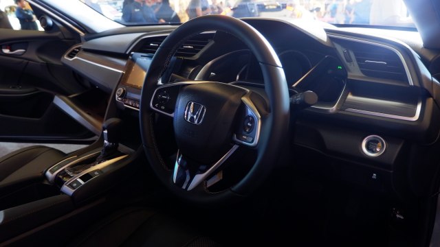 Komparasi Mazda 3 Hatchback Vs Honda Civic Hatchback (39940)