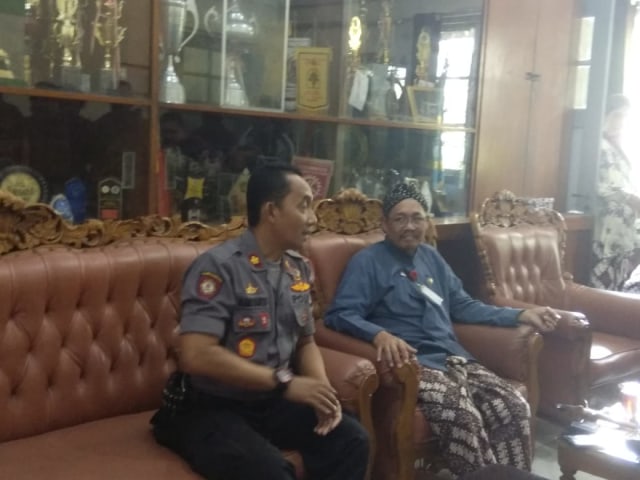 Pihak kepolisian dan pihak SMK N 3 Yogyakarta saat berikan klarifikasi, Kamis (21/2/2019). Foto: ken