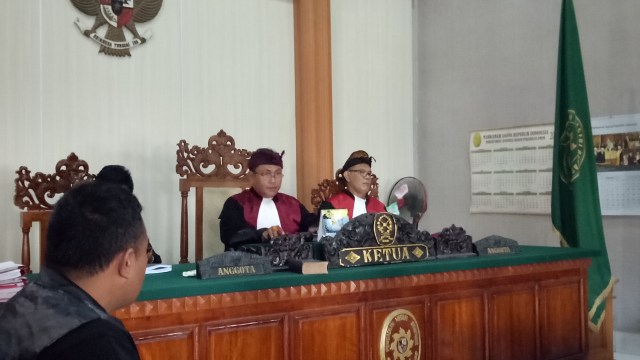 Sidang vonis Aiptu Bob Zery (49) dan Gede Soma Budiarta (30) di Pengadilan Negeri Denpasar. Foto: Denita BR Matondang/kumparan