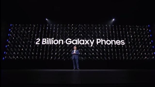 CEO Samsung DJ Koh di acara peluncuran trio Samsung Galaxy S10. Foto: Samsung via YouTube