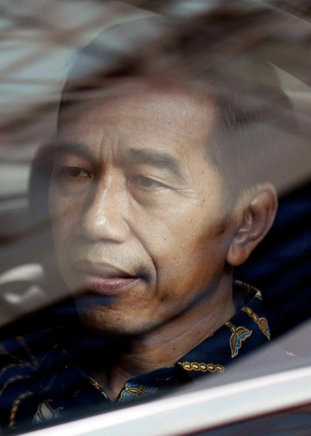 Presiden Jokowi saat menjenguk Ibu Ani Yudhoyono di National University Hospital, Singapura. Foto: REUTERS/Edgar Su