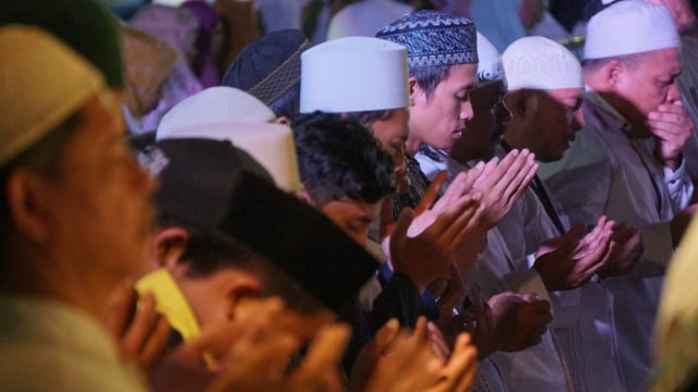 Malam Munajat 212,Monumen Nasional (Monas), Berdoa