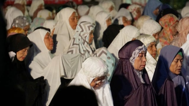Malam Munajat 212,Monumen Nasional (Monas), Berdoa
